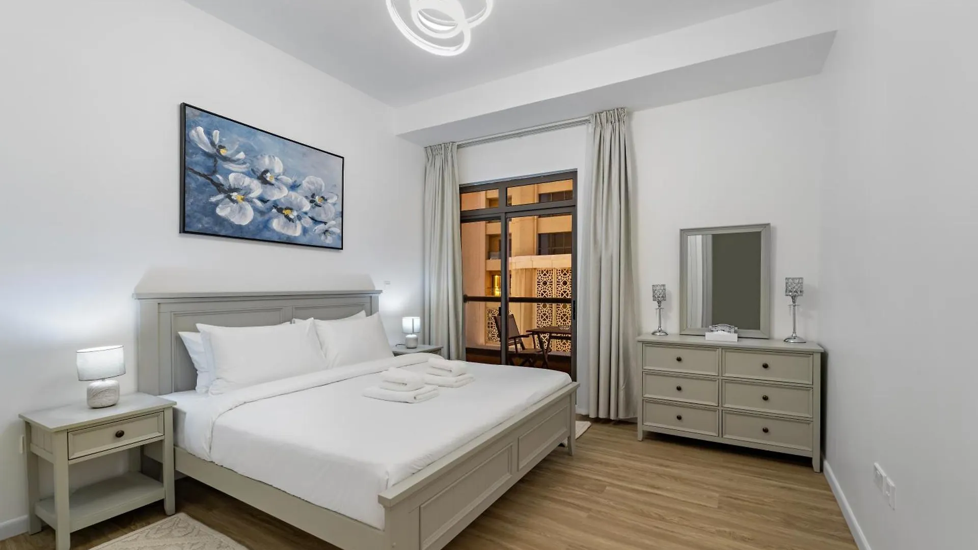 Elegant 2Br With Seaview In Jbr L Walk To The Beach Dubai