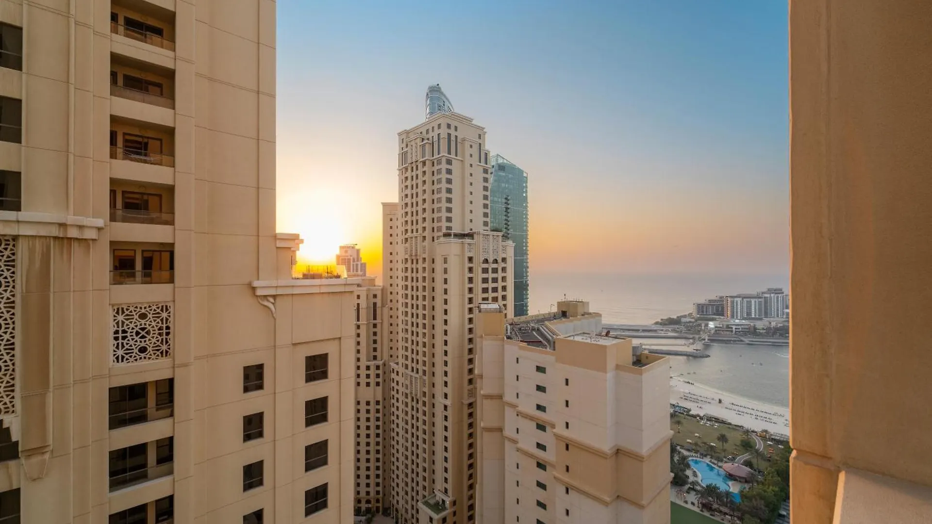 Elegant 2Br With Seaview In Jbr L Walk To The Beach Dubai United Arab Emirates