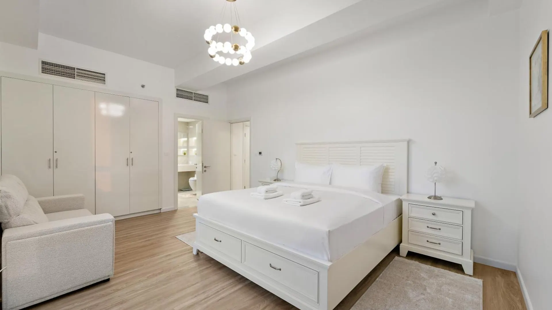 Elegant 2Br With Seaview In Jbr L Walk To The Beach Dubai Apartment