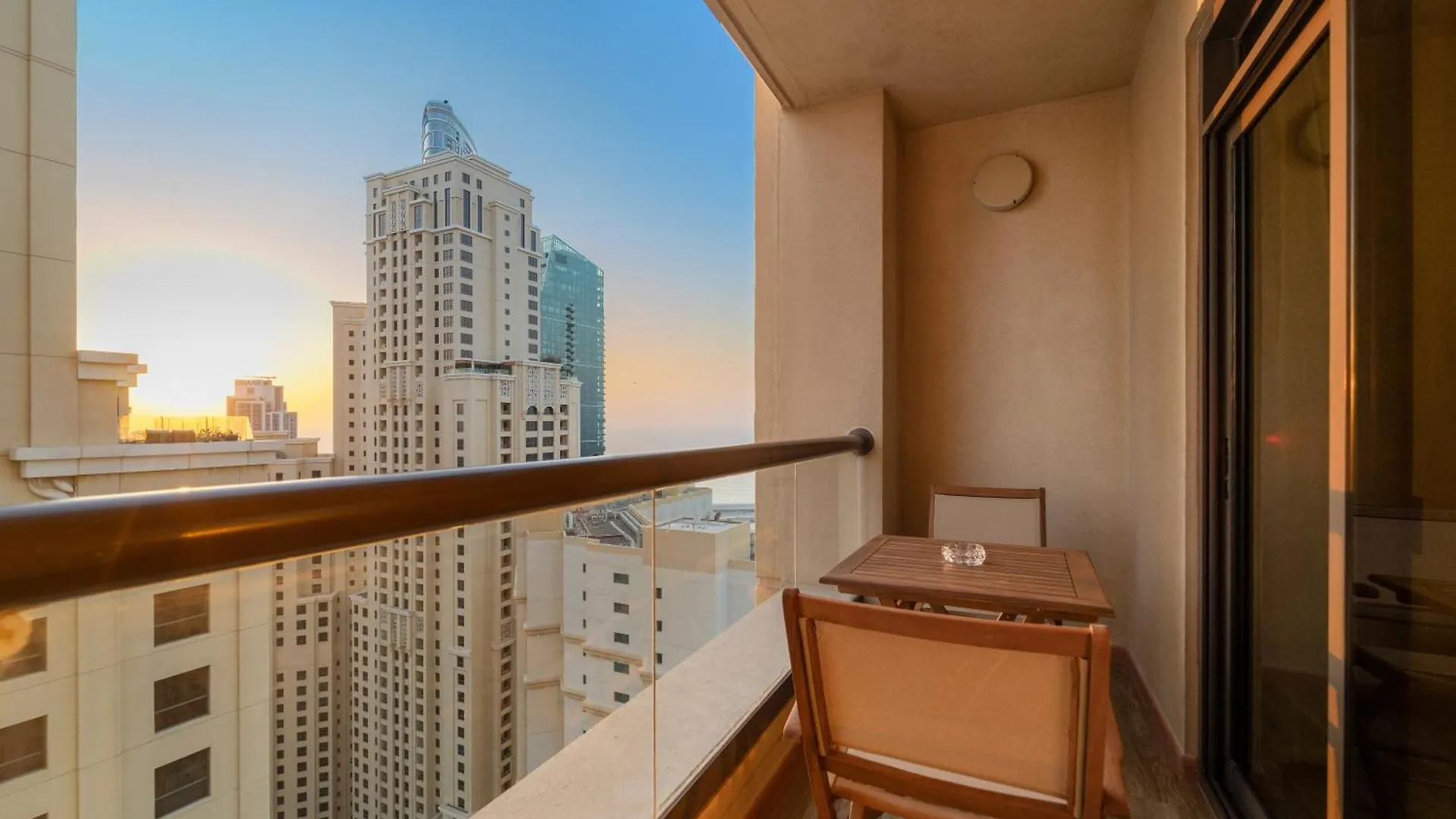 Elegant 2Br With Seaview In Jbr L Walk To The Beach Dubai