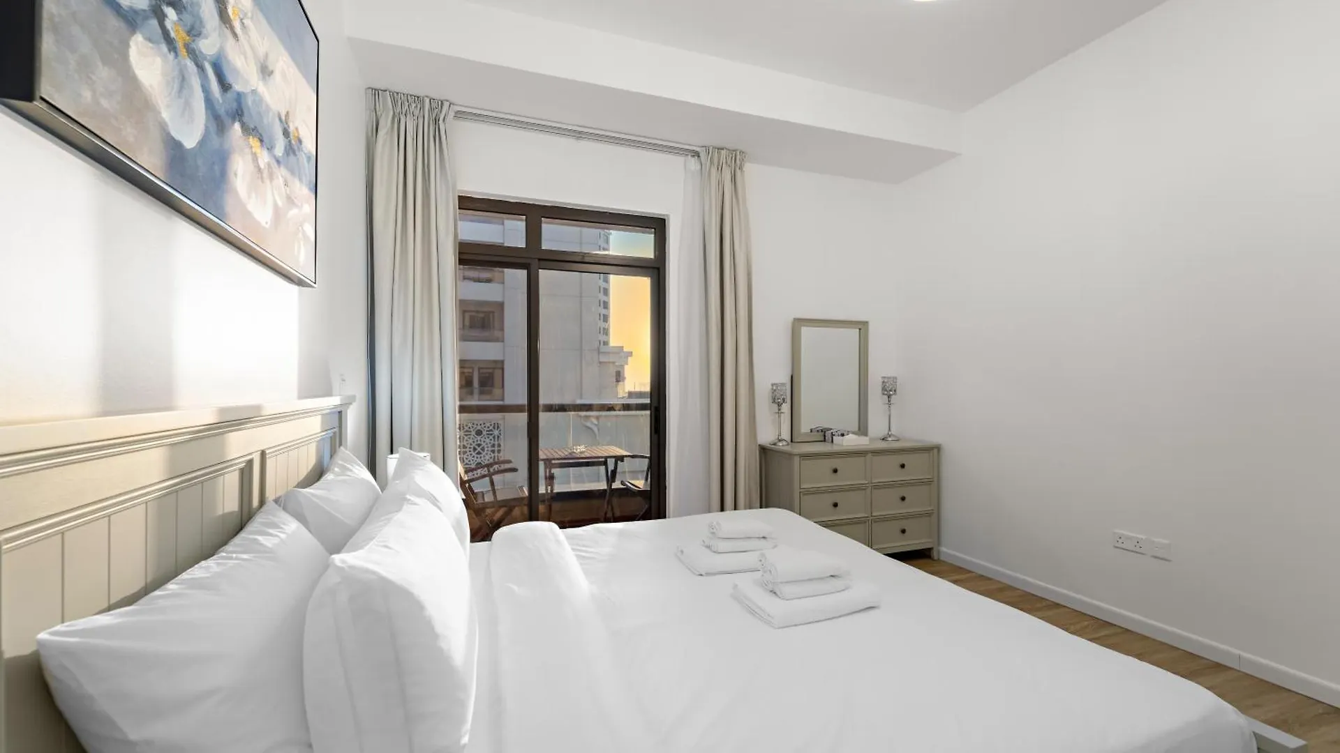 Elegant 2Br With Seaview In Jbr L Walk To The Beach Dubai Apartment