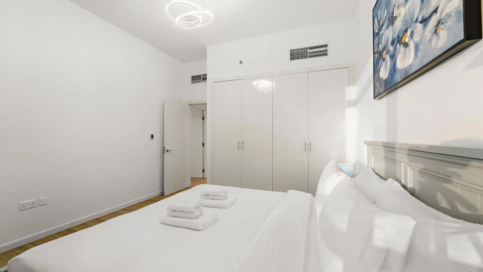 Apartment Elegant 2Br With Seaview In Jbr L Walk To The Beach Dubai